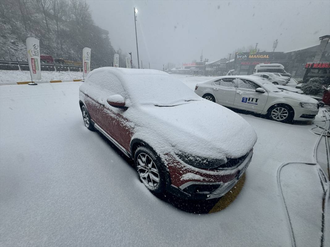 Beklenen kar yağışı başladı, trafik aksıyor 10